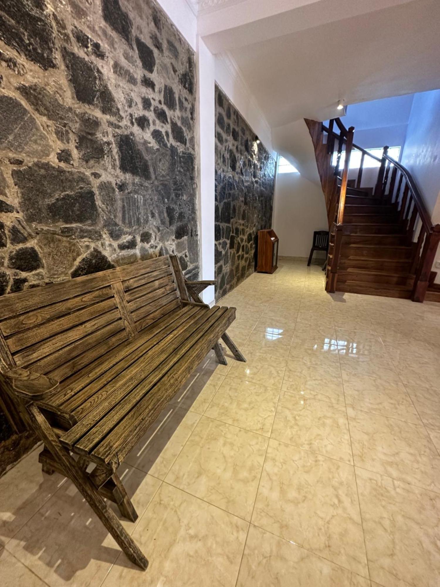 Rusty Bunk Villa 康提 外观 照片